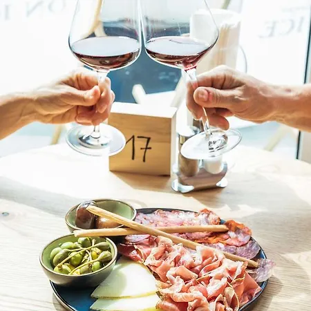 Ξενοδοχείο Alfred 3*